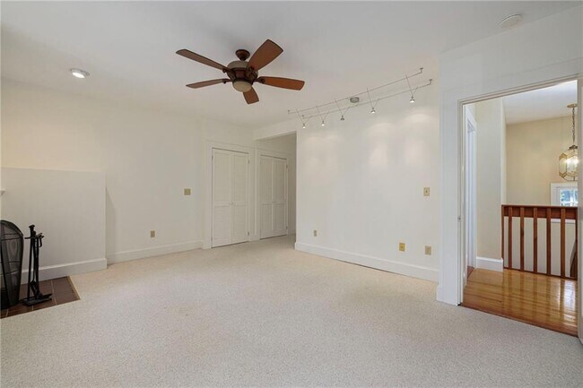 Building Photo - 107 Old Beach Rd