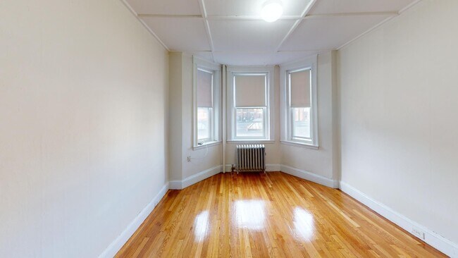 Building Photo - 9/1 No Fee! Split-style 2BR near Kenmore, BU, Northeastern, Longwood!