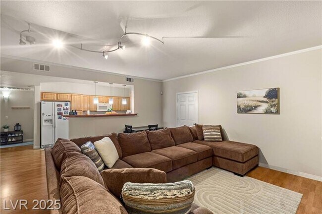 Building Photo - Spacious Two-Bedroom Condo with Resort-Sty...