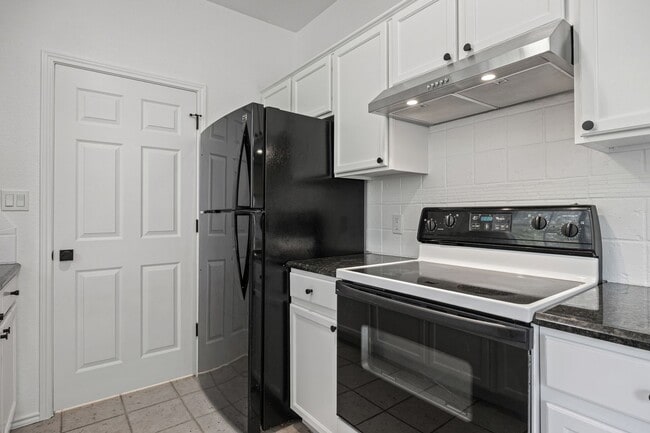 Building Photo - 4501 Whispering Valley Dr