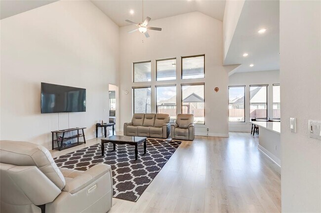 Building Photo - 212 Charbono St