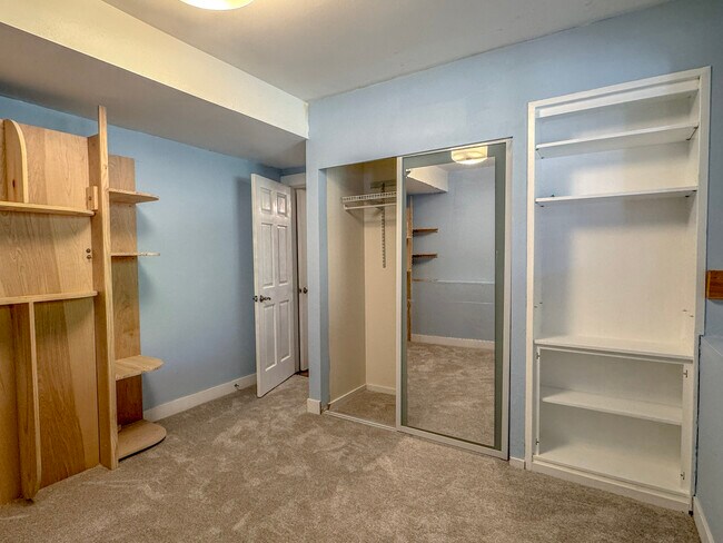 Building Photo - 9300 NE 132nd Pl