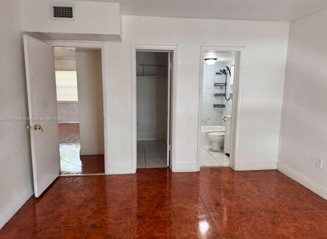 Building Photo - 1230 W 54th St