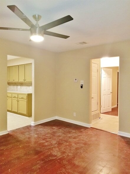 Building Photo - 12116 Hoblitzelle Dr