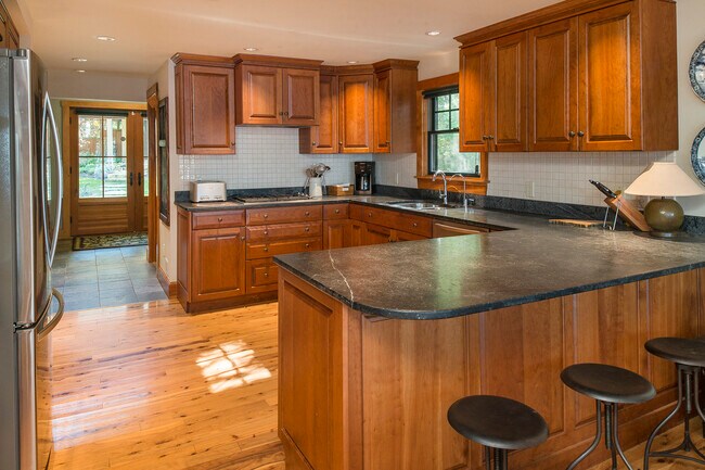 Building Photo - 131 Fish Hook Rd