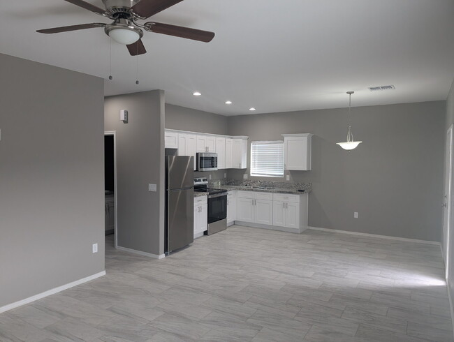 Building Photo - MARCH MOVE IN SPECIAL! Get March rent for ...