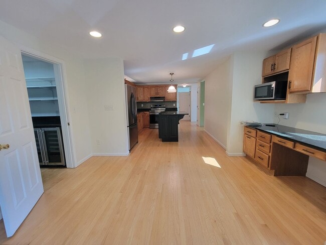 Building Photo - Beautiful Single-Family Home Litchfield NH for Rent