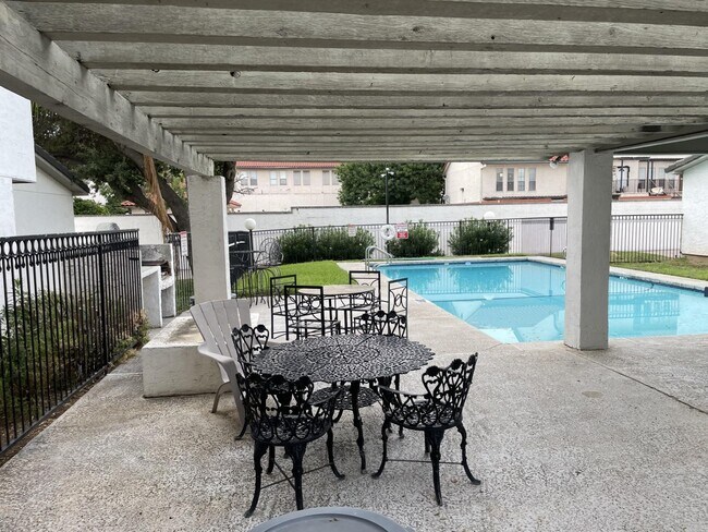 Building Photo - 100 W Village Blvd