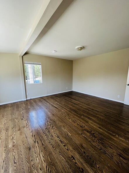 Building Photo - 729 Orange Dr