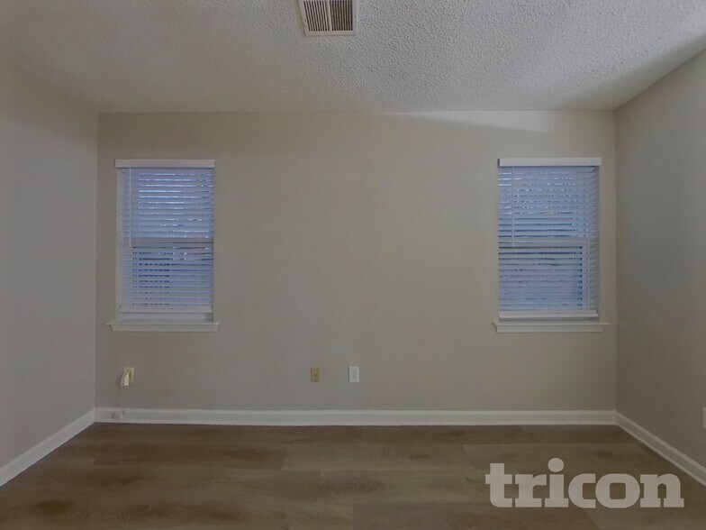 Building Photo - 722 Foxborough Rd