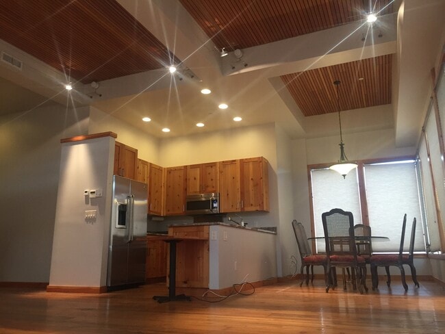 Building Photo - Amazing High End Condo in Award Winning "C...