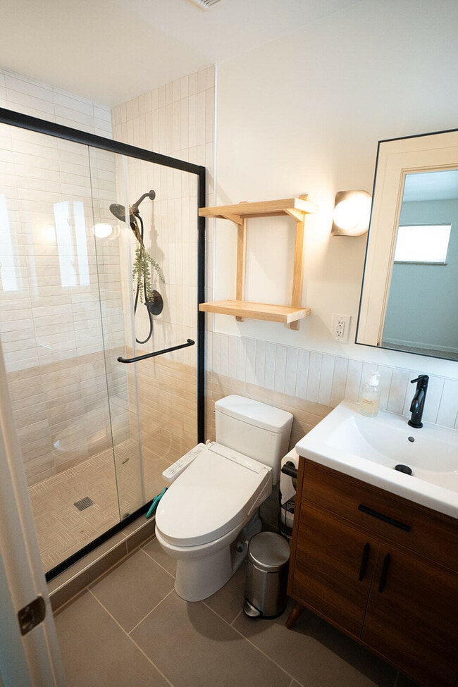 Building Photo - 180 Estes St