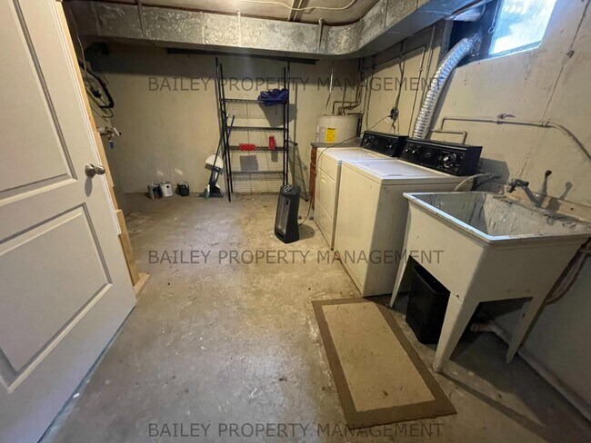 Building Photo - 1661 Richmond Dr