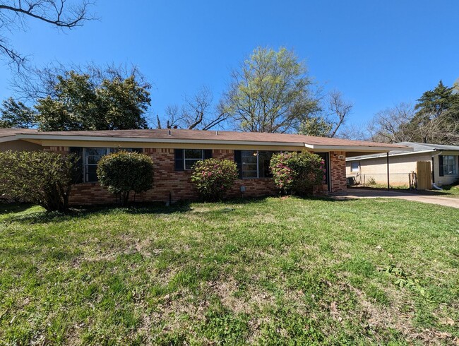 Building Photo - Newly Remodeled South Bossier Home