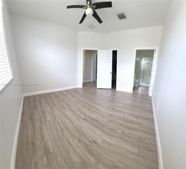 Building Photo - 4253 SW 132nd Way