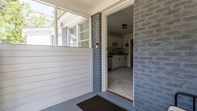 Building Photo - Solid brick duplex located in Forest Acres
