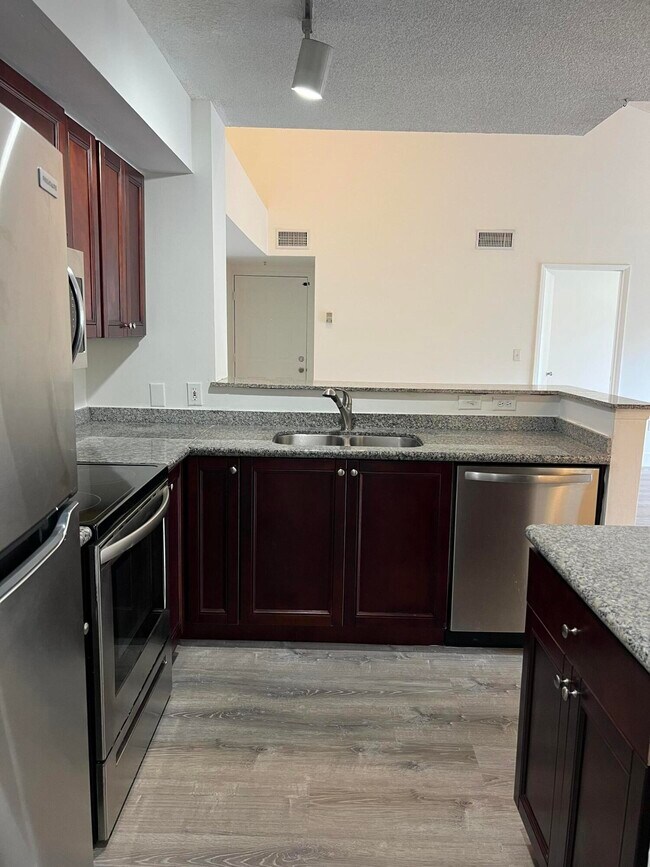 Building Photo - 7832 Sonoma Springs Cir