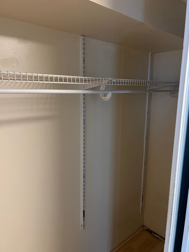 Building Photo - Studio with 1 covered parking (Honolulu)