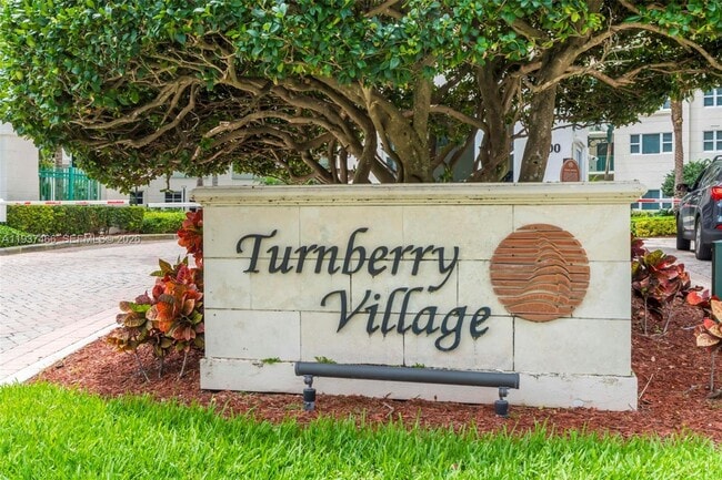 Building Photo - 20000 E Country Club Dr