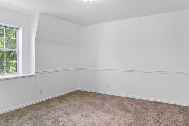 Building Photo - 342 S Palisade Dr