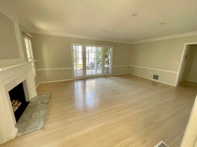 Building Photo - 437 Shirley Pl