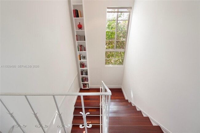 Building Photo - 1025 Michigan Ave