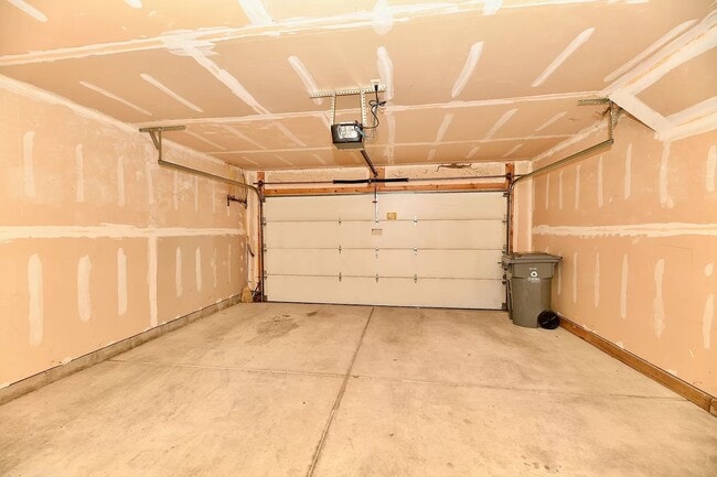 Building Photo - 11888 Esty Way