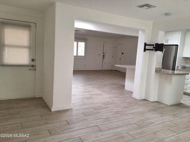 Building Photo - 434 S Vista Del Rio