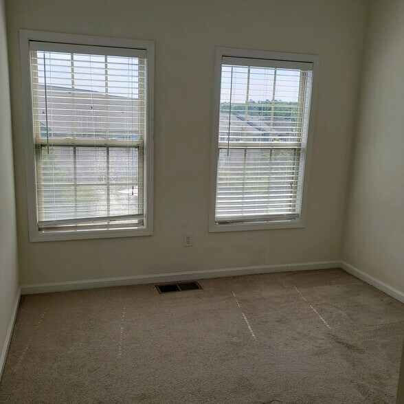 Building Photo - 8156 Primanti Blvd