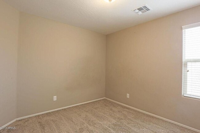 Building Photo - Stunning 3 bedroom plus Den with 2.5 bathrooms. Come, show & rent today!!!  End property!!!  Good...