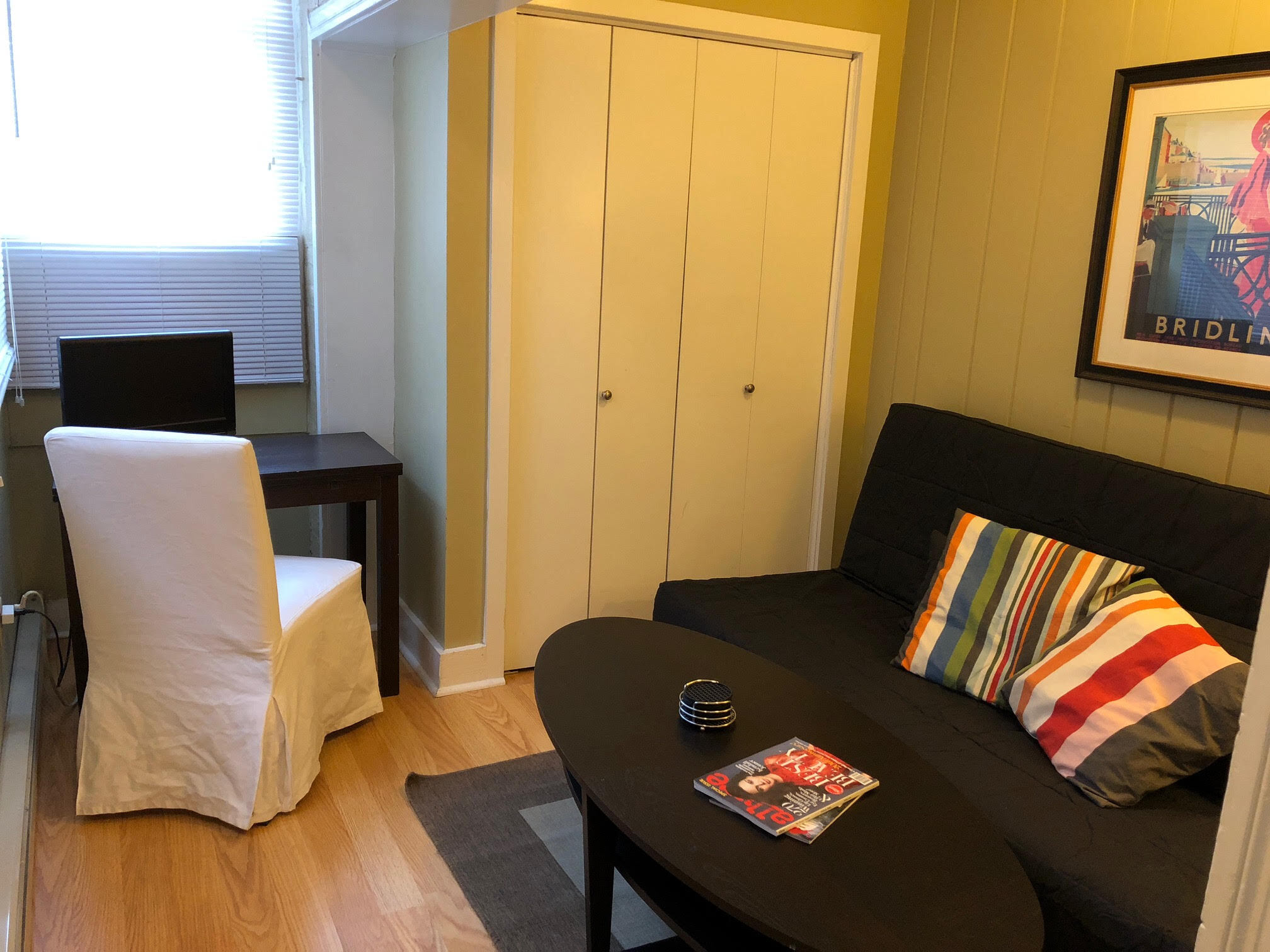 Den - 10 E Church St