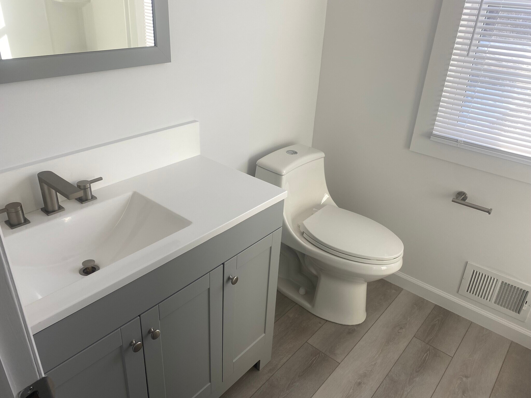 Building Photo - 74 Willowick Dr