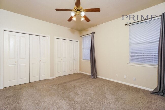 Building Photo - Freshly Updated Duplex Near Settlement Park