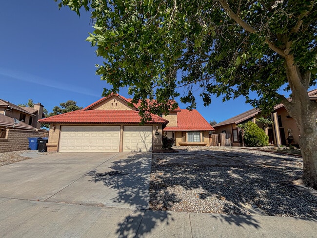 Building Photo - 39360 Longhorn Ct