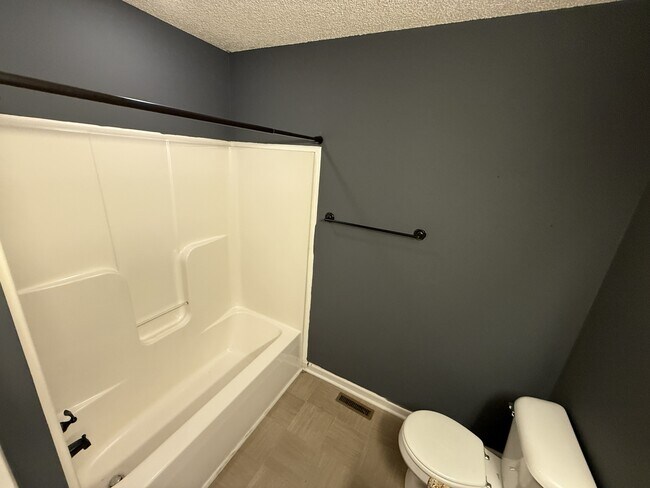 Building Photo - 1512 Barrywood Cir W