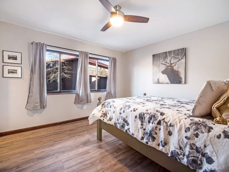 Building Photo - 743 Lagoon Dr