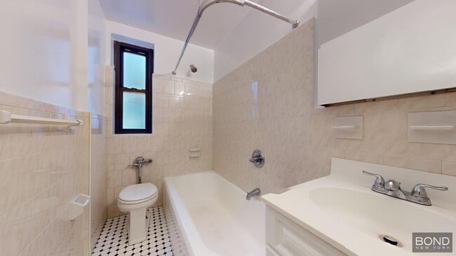 Building Photo - 124 E 24th St