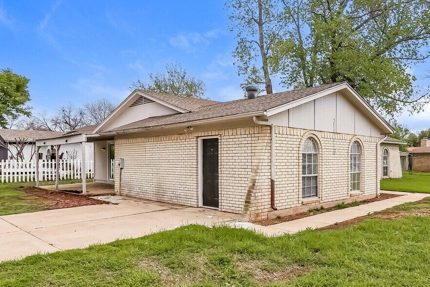 Building Photo - 2859 Hitson Ln