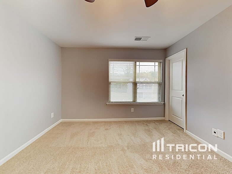 Building Photo - 3323 Lowland Dr