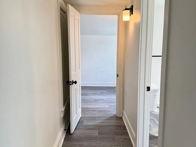 Building Photo - FULLY RENOVATED TOP TO BOTTOM!