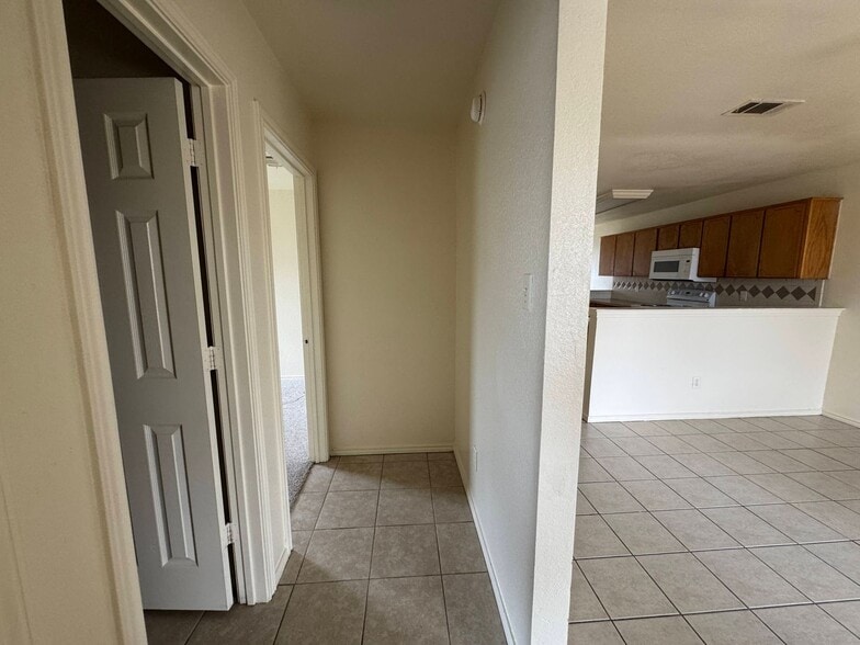Building Photo - 1300 Dugger Cir