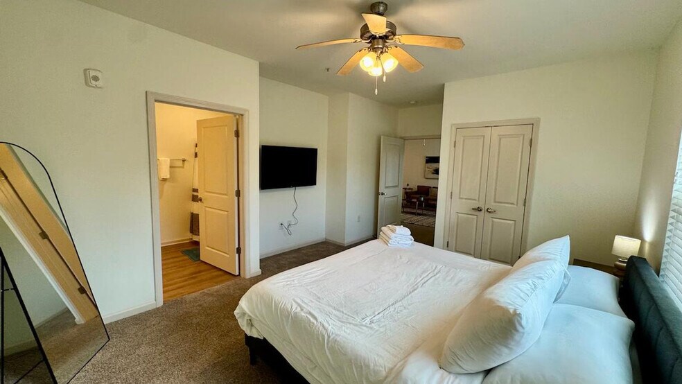 Building Photo - 8242 Windsor Hill Blvd