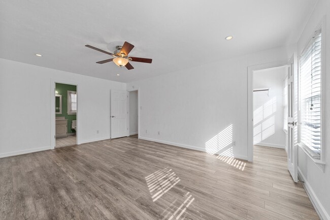 Building Photo - 832 Chalbourne Dr