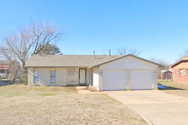 Building Photo - 119 SE Surrey Ln