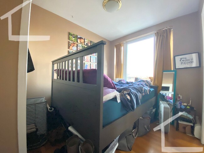 Building Photo - 2 Bedroom