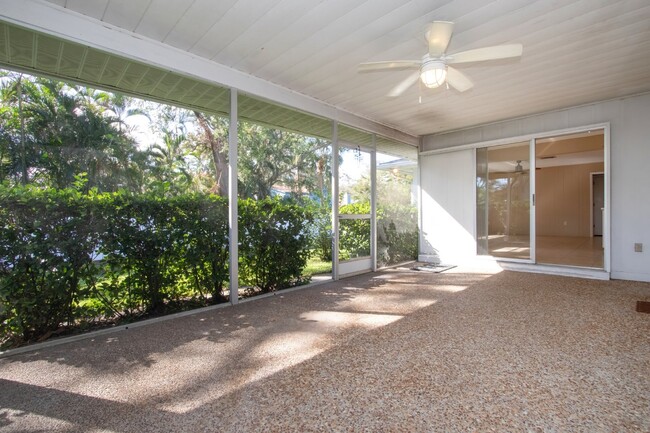 Building Photo - "Charming Sarasota Retreat: Spacious 3-Bed...