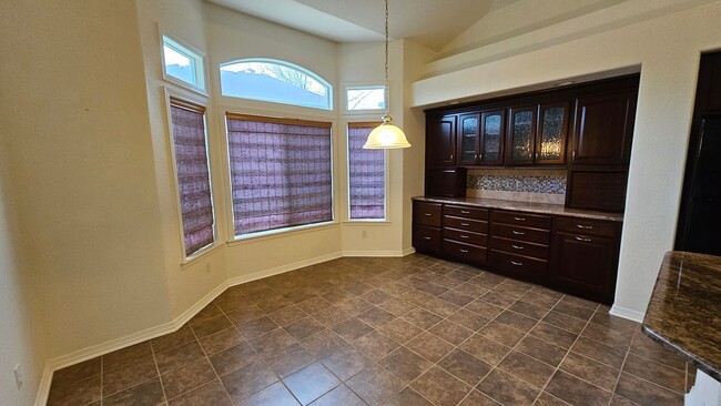 Building Photo - Executive Ranch in the Broadlands