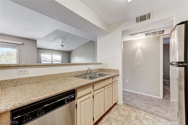 Building Photo - 555 E Silverado Ranch Blvd