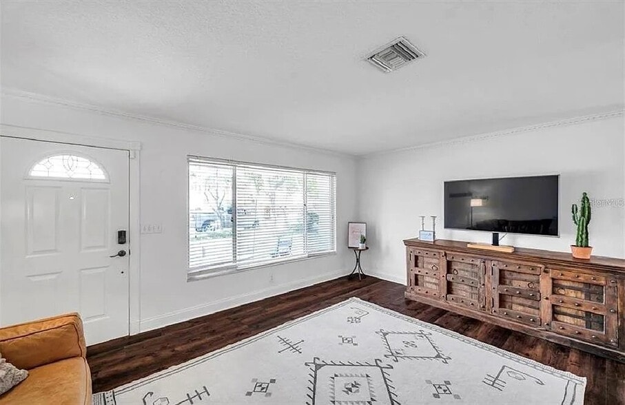 Building Photo - 2873 Sarah Dr