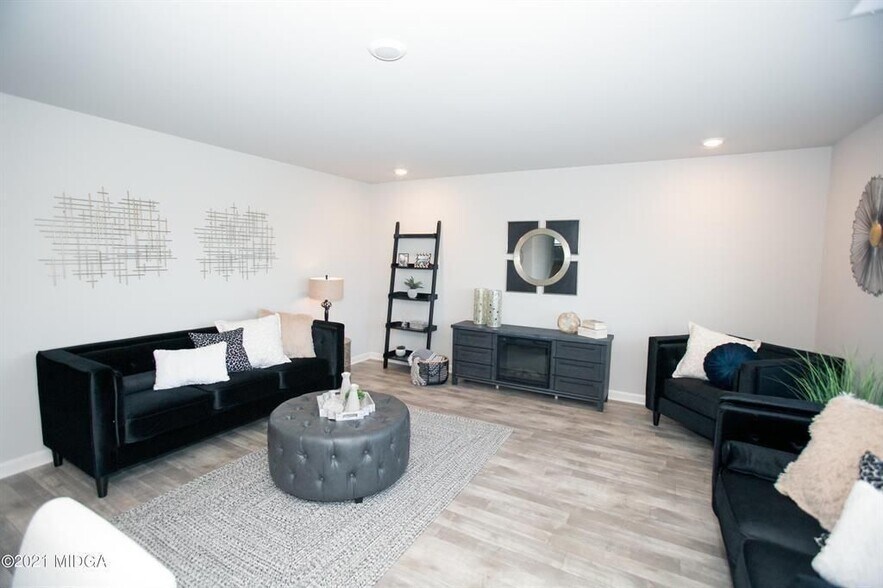 Building Photo - 178 Goodall Woods Dr